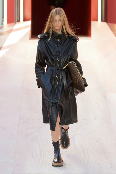 Look 30